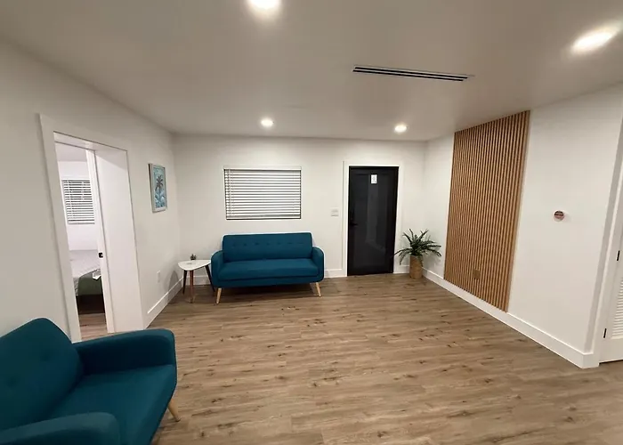Luxe 8 Guest Little Havana Retreat