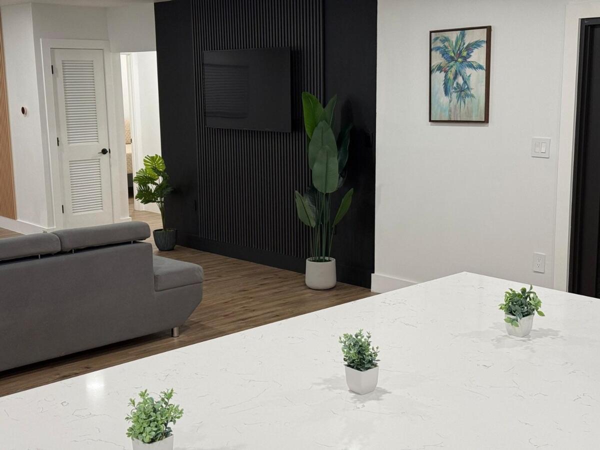 Luxe 8 Guest Little Havana Retreat * Miami