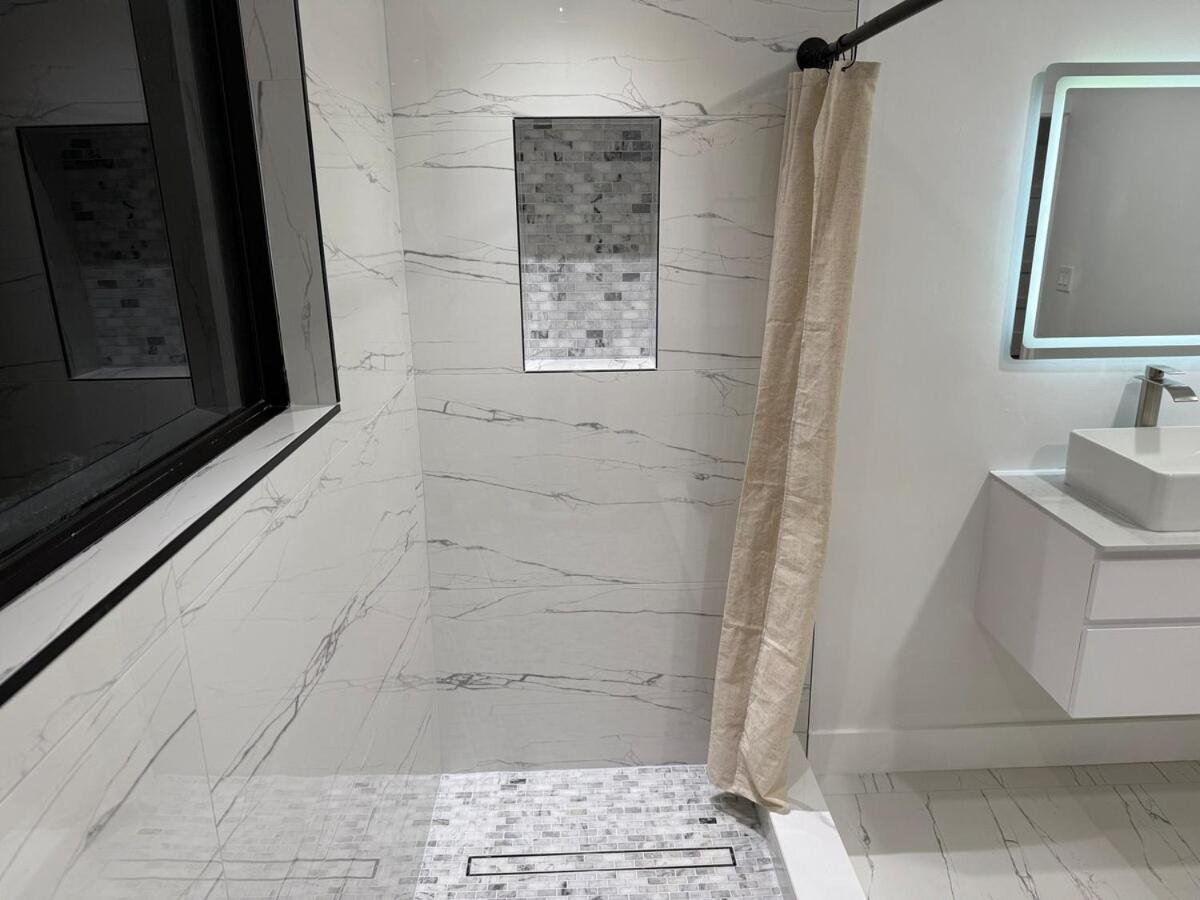 Luxe 8 Guest Little Havana Retreat Apartment
